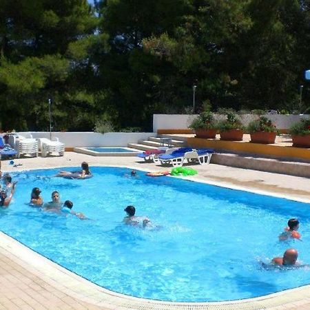 Hotel Пула Екстериор снимка