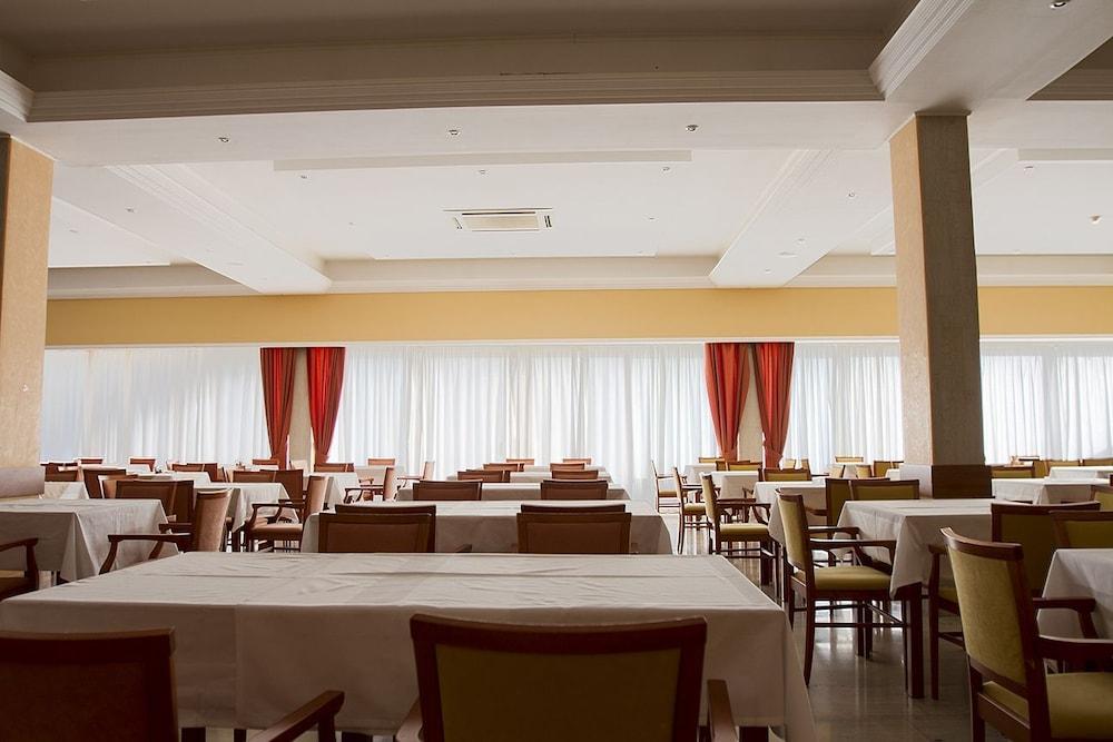 Hotel Пула Екстериор снимка