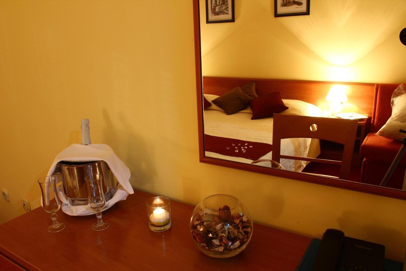 Hotel Пула Екстериор снимка