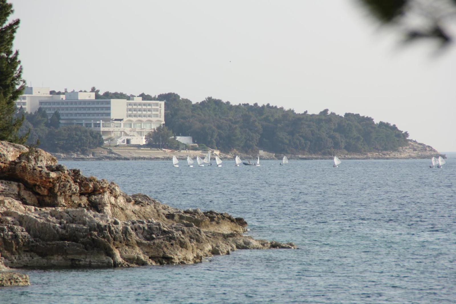 Hotel Пула Екстериор снимка