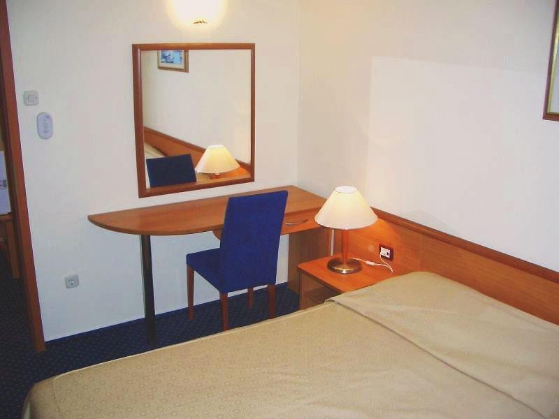 Hotel Пула Екстериор снимка