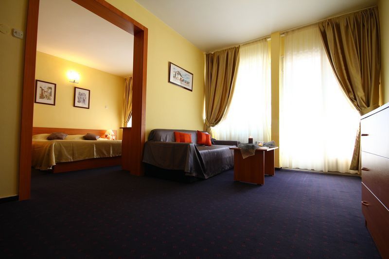 Hotel Пула Екстериор снимка