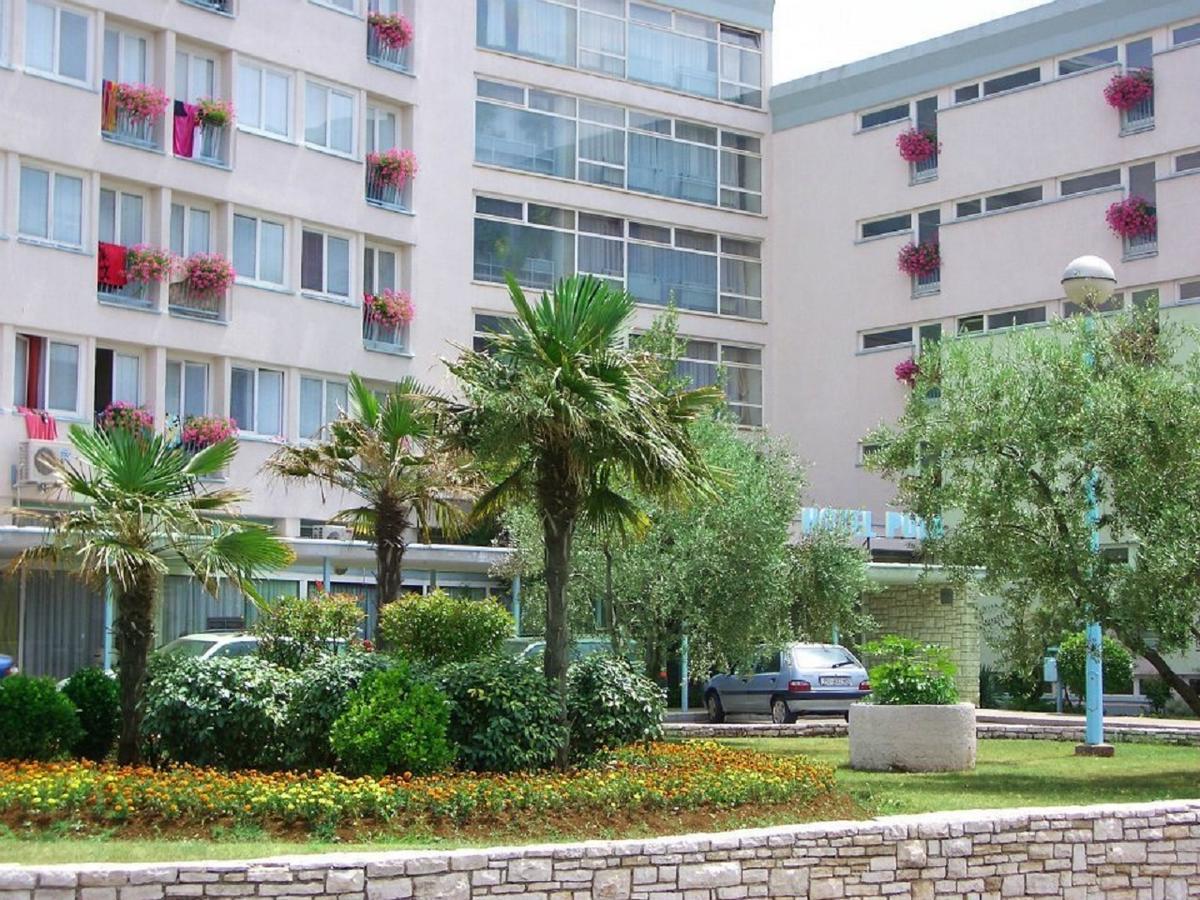 Hotel Пула Екстериор снимка