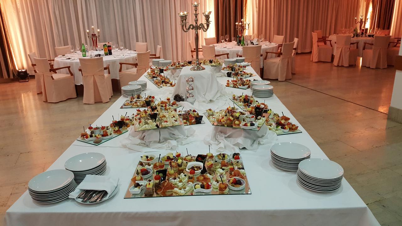 Hotel Пула Екстериор снимка