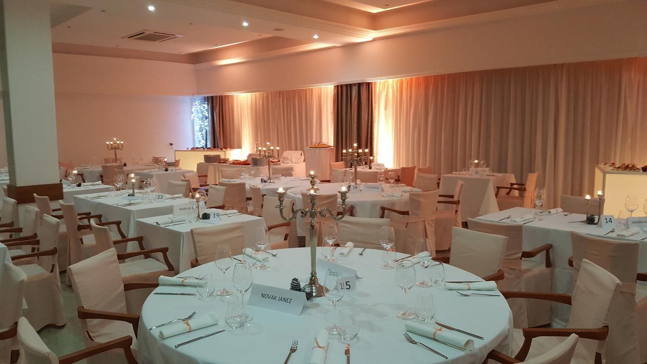 Hotel Пула Екстериор снимка