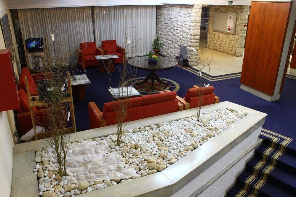 Hotel Пула Екстериор снимка