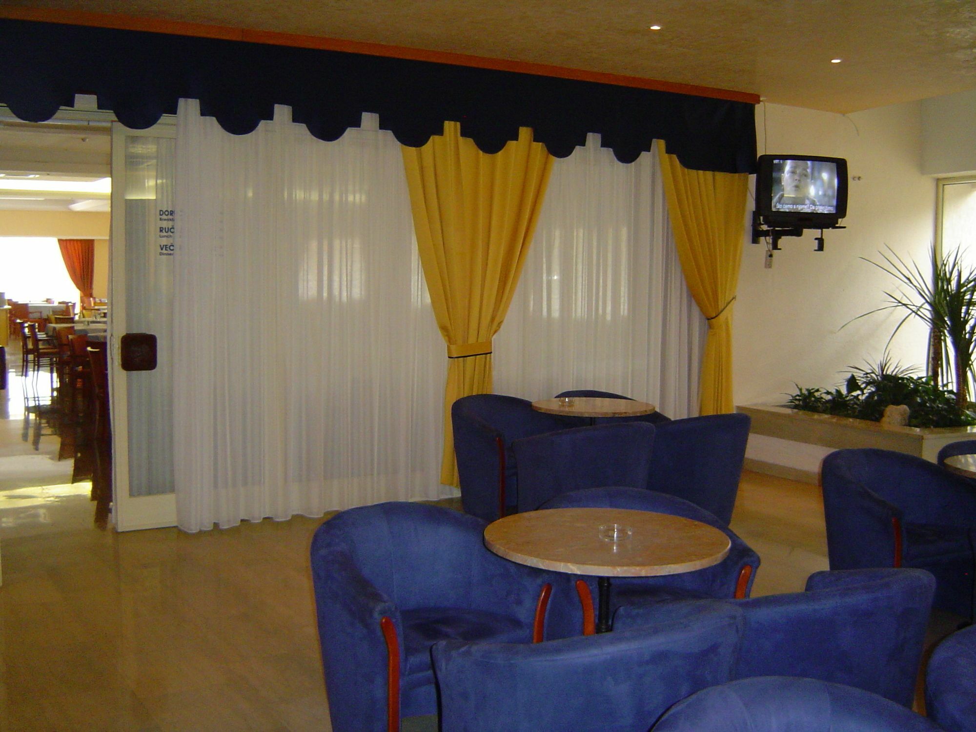 Hotel Пула Екстериор снимка