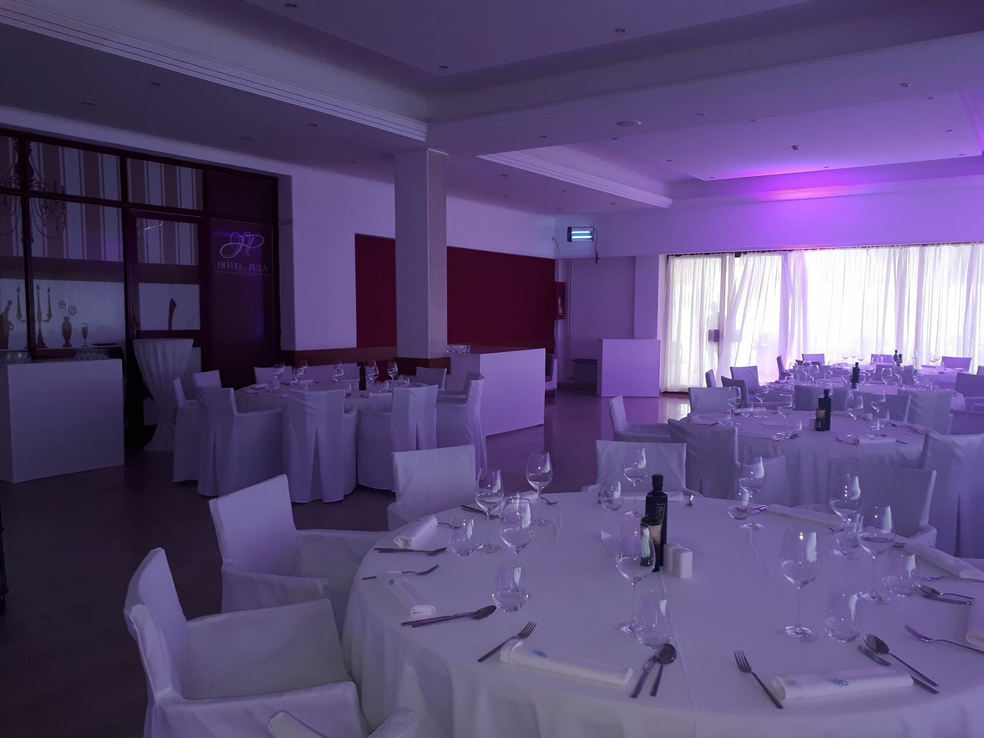 Hotel Пула Екстериор снимка